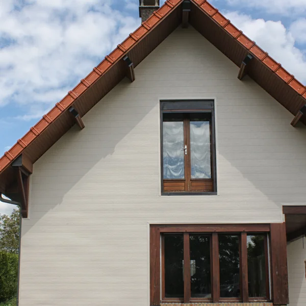 Bardage PVC extérieur Isocel Crépi - 154 mm x 4 m - Ambre Clair